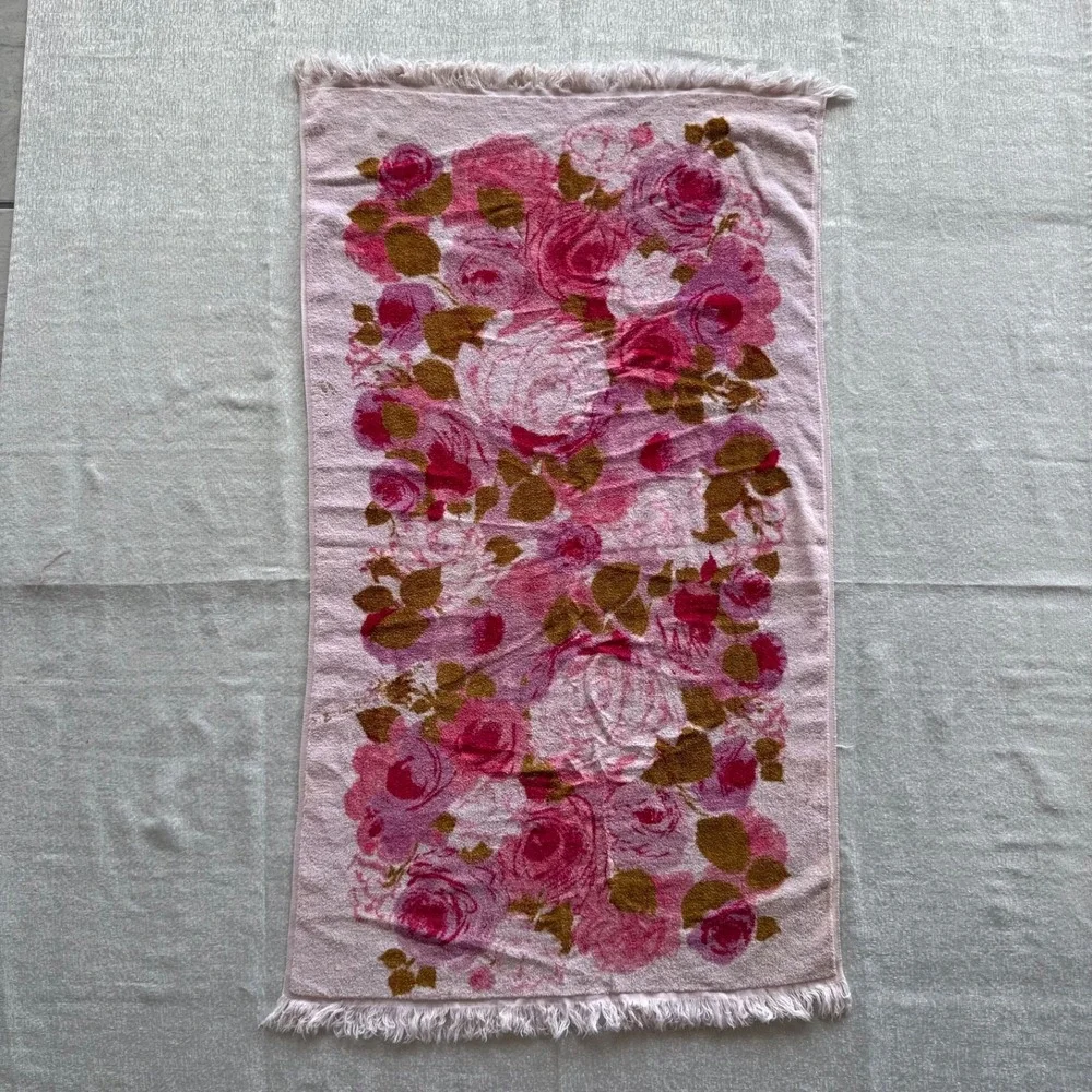 Vintage Pink Floral Bath Towel Lot 4 Cottage Granny Core Burgundy Retro Bath Vtg